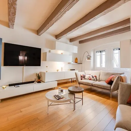 La Tour Du - Beautiful In The Heart Of Apartment
